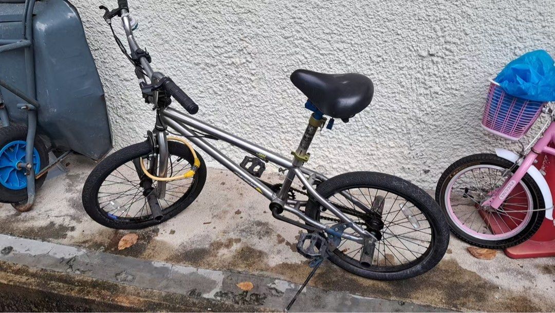 20 inch bicycle (Category: Bicycles) located in Singapore. Submitted by twinstars2404 (Listing ID 1378780046, Image 1). Description: .