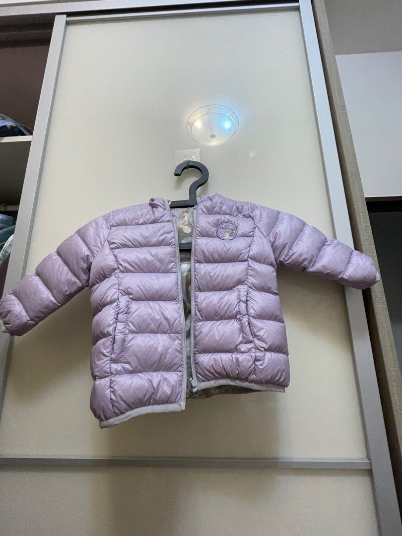 由 teenie_mom (刊登 ID 1378825287，圖片 1) 提交，位於 高雄市 (Kaohsiung) 的 9.9新 麗嬰房羽絨外套 (類別：嬰兒及兒童流行時尚)，說明：幾乎全新，穿2-3次，已經洗乾淨，無污，小孩已長大穿不下，羽絨含量蠻高的！適合9.5KG以內穿。