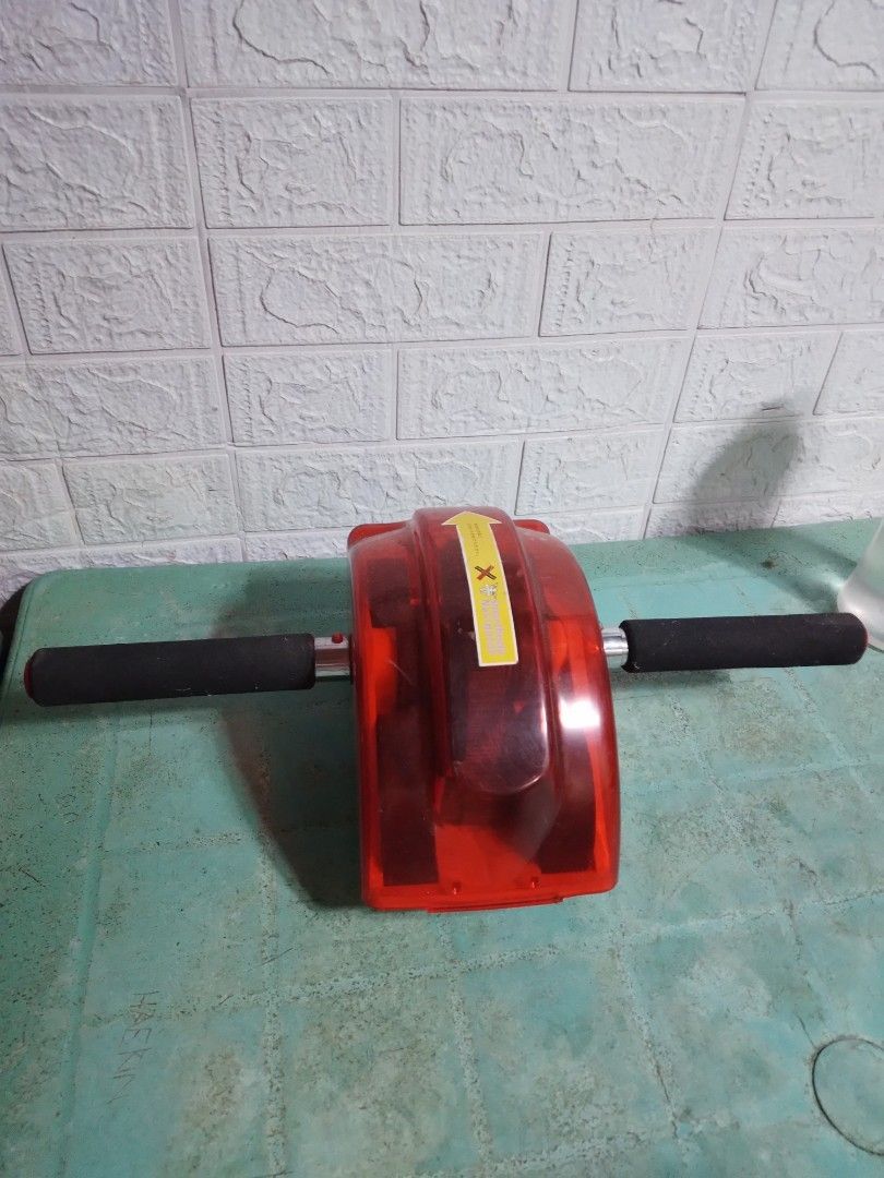 Abs rolling wheel, lp (Category: Cardio & Fitness Machines) located in Caloocan City. Submitted by 4kidsstore (Listing ID 1378882656, Image 1). Description: very good condition PALUGI PRICE NA,WAG NA PO BARATIN😊.