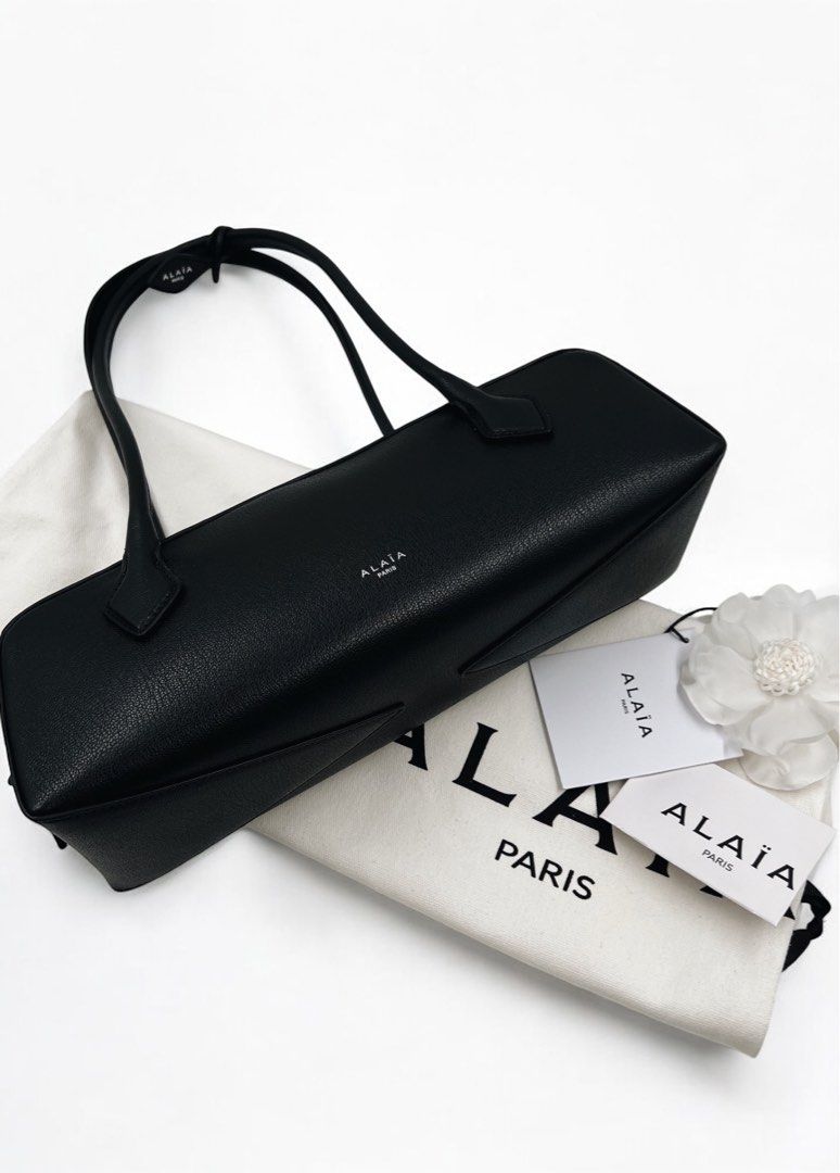 ⚜️Alaïa Le Teckle Bag (Category: Luxury Bags & Wallets) located in Makati City. Submitted by 90sangel (Listing ID 1378730468, Image 2). Description: •Item: Alaia Le teckle bag in goat leather noir 🖤🍂 •Size: Height 11cm-4.5" Width 32,5cm-13" Depth 10cm-4" Length of handles 61cm-24" •Condition: Brand New condition 🖤 * This includes the bag w/mirror alaia envelope🖤🤎⚜️ we can source other colors.