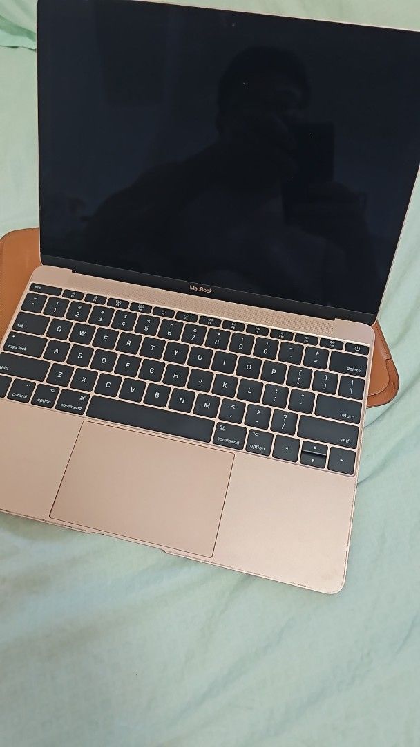 Apple MacBook Air 13-inch (Model A1534) (Category: Laptops & Notebooks) located in Singapore. Submitted by howardhtg (Listing ID 1378861861, Image 2). Description: - Used Apple MacBook Air 13-inch - Includes laptop and brown case - Good working condition - Model Number: A1534 - Serial Number: C02W90H3HH2B - no power cable.