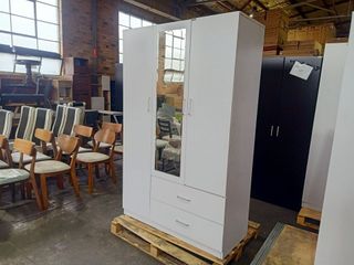 (Category: ) located in . Submitted by priceworthfurniture (Listing ID 1378751778, Image 1). Description: .