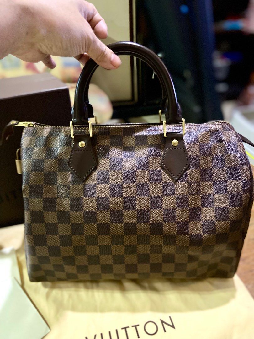 Authentic LV Damier Ebene Speedy 30 (Category: Luxury Bags & Wallets) located in Manila. Submitted by rosamanerds (Listing ID 1378775303, Image 2). Description: Authentic like new. Complete inclusion only issue: missing key. Bought in Greenbelt with receipts. Seldom used. Excellent condition. Negotiable. NO to Low ballers pls!!!.