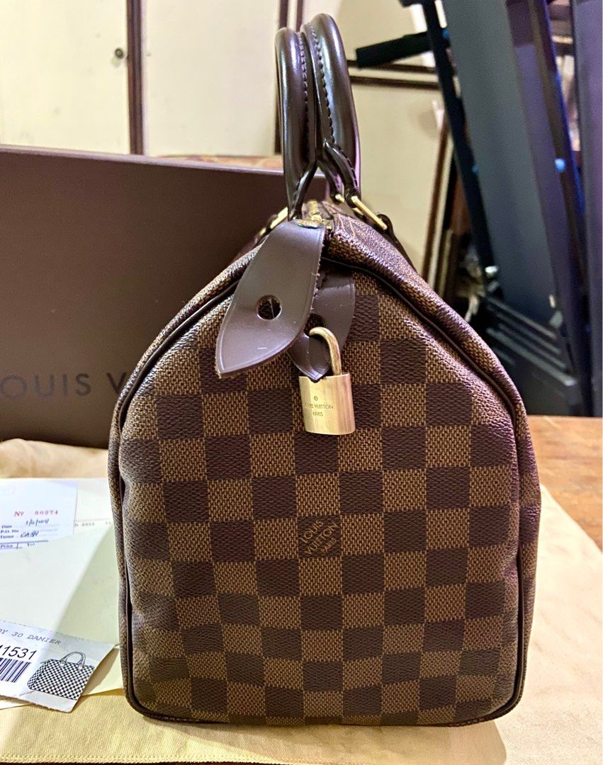 Authentic LV Damier Ebene Speedy 30 (Category: Luxury Bags & Wallets) located in Manila. Submitted by rosamanerds (Listing ID 1378775303, Image 3). Description: Authentic like new. Complete inclusion only issue: missing key. Bought in Greenbelt with receipts. Seldom used. Excellent condition. Negotiable. NO to Low ballers pls!!!.
