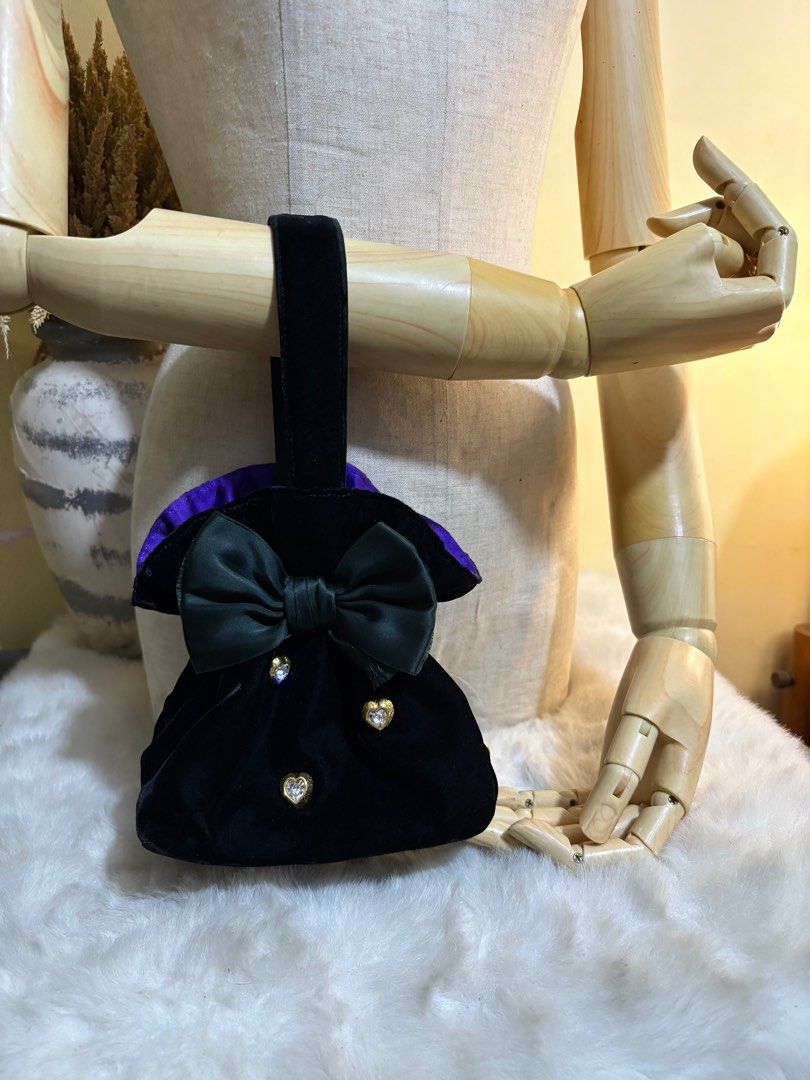 Authentic Rare Sepcoeur Paris Black Velvet Hand Bag Puch With Real Swarovski Crystals 18k Gold Plated Heart shape (Category: Luxury Bags & Wallets) located in Binangonan. Submitted by makoleksyon (Listing ID 1378850970, Image 1). Description: Excellent condition Like new Super rare nito Collectors item na yan Ganda ng diamond super kinang Bought in Japan 💯% Authentic Money Money back guarantee .