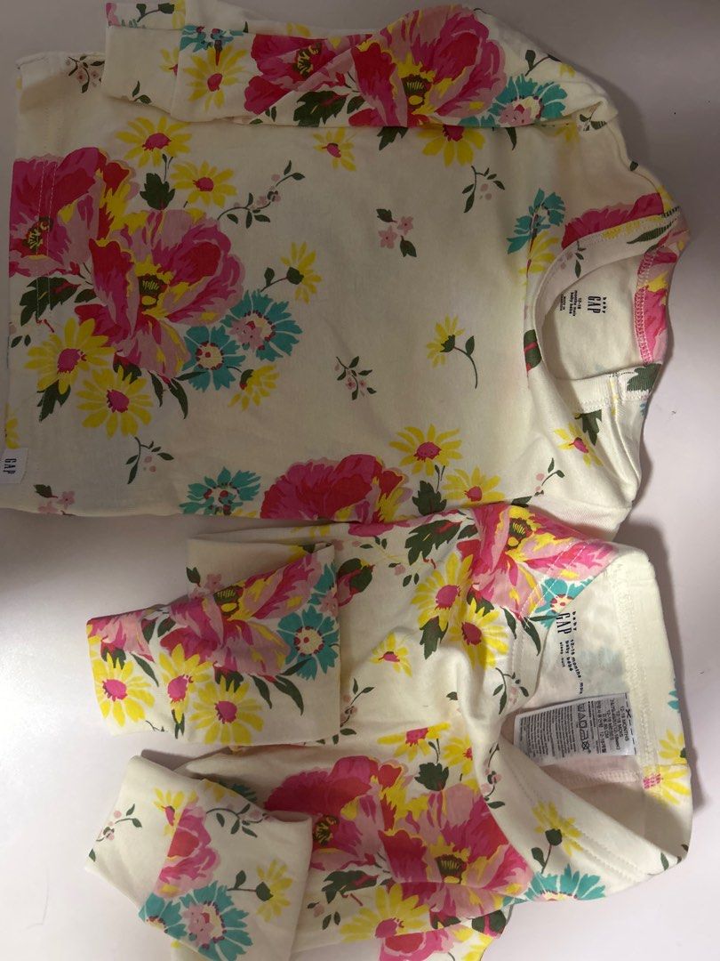 Baby Gap Floral Print Baby Outfit sleepwear pyjamas (Category: Babies & Kids Fashion) located in Singapore. Submitted by dscapen22 (Listing ID 1378847970, Image 1). Description: Gap baby sleepwear pyjamas.This adorable baby outfit features a vibrant floral print, perfect for your little one! The set includes a top and matching pants, both adorned with a beautiful mix of pink, yellow, and blue flowers on a cream background. The outfit appears to b