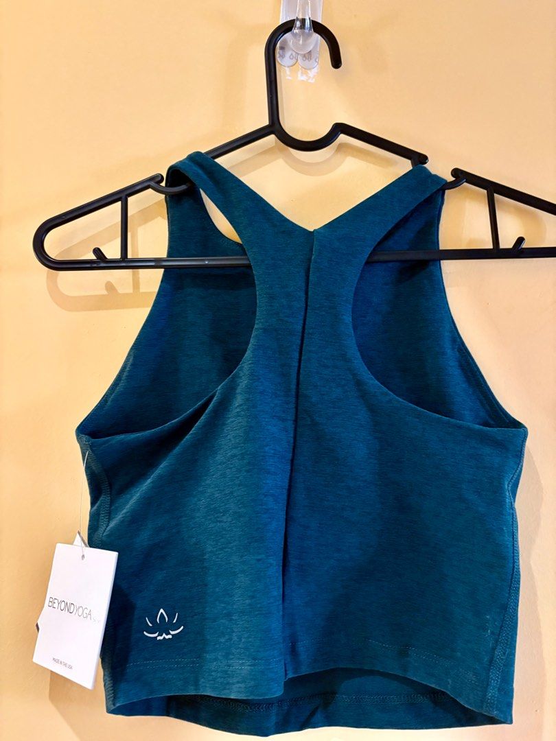 Beyond Yoga Spacedye Refocus Cropped Tank (Category: Activewear) located in Singapore. Submitted by digitalmindwave (Listing ID 1378746242, Image 2). Description: Sigh, bought a size too small. Purchased in the States, never worn only tried on, still comes with original tag. This tank does not come with shelf bra. Size: XS Colour: Midnight Green Heather.
