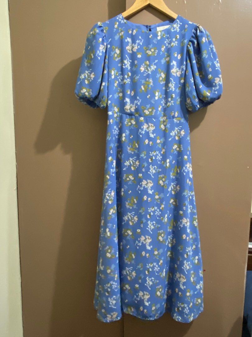 Blue Floral Dress (Category: Evening dresses & gowns) located in Manila. Submitted by gmevan (Listing ID 1378807457, Image 3). Description: Blue Floral Dress (juliana clothing) IG brand Juliana and co (now) Worn twice Orig Price ₱1,679 Size Small (see photo for the size) Body Measurement 32 26 34 RFS: Mom bod now and for extra income.