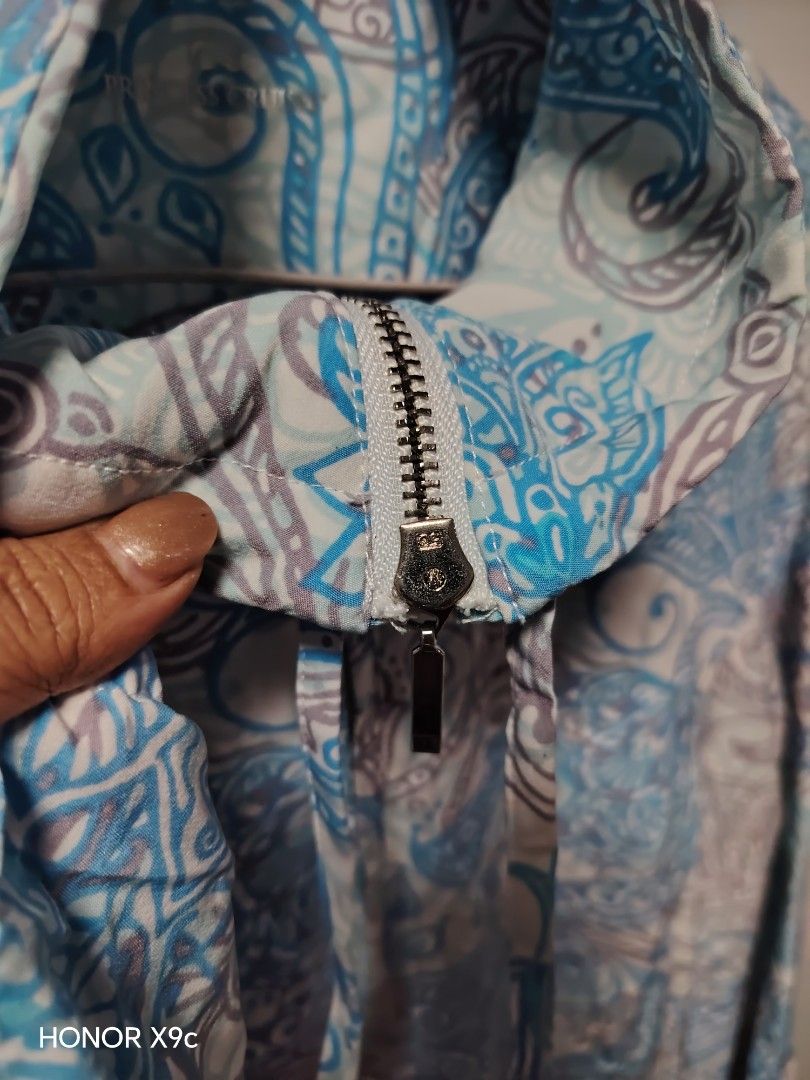 Blue jacket (Category: Coats, Jackets and Outerwear) located in Manila. Submitted by fnicolas (Listing ID 1378794029, Image 2). Description: .