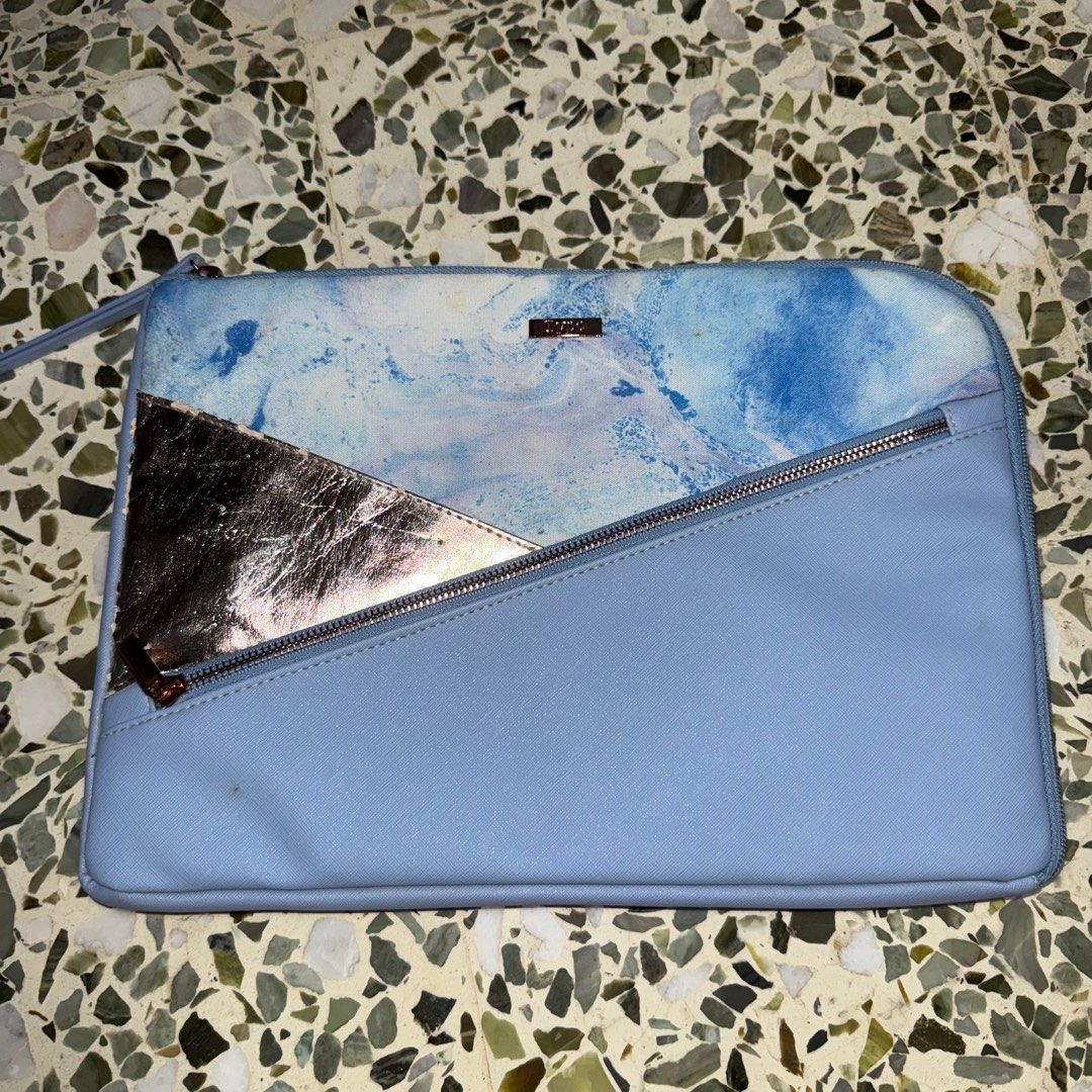 Blue Marble Laptap Sleeve (Category: Laptop Bags & Sleeves) located in Singapore. Submitted by clothingsclearance (Listing ID 1378868042, Image 1). Description: Been kept in storage so slight yellowish. Otherwise not used before Will ignore any questions asking whether still available. Deal via caroupay only.