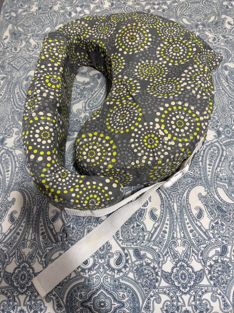 Brest Friend Nursing Pillow (Category: Breastfeeding & Bottle Feeding) located in Singapore. Submitted by newbie_sellr (Listing ID 1378908597, Image 1). Description: .