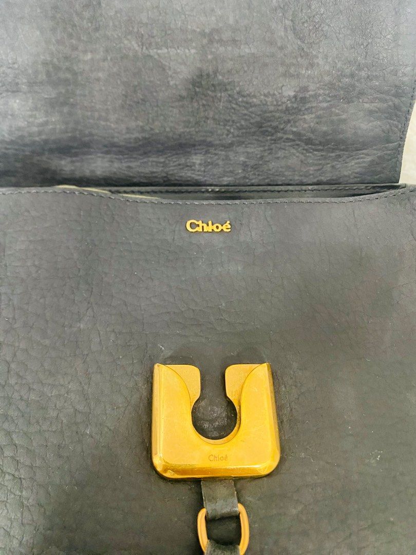 Authentic & Pre-owned CHLOE Darla Leather Hobo Bag (Category: Luxury Bags & Wallets) located in Quezon City. Submitted by madame_bagelia_collection (Listing ID 1378856303, Image 3). Description: 🔸Preowned 🔸Rank SA- Good as NEW 🔸Two-way: Handbag & Shoulder Bag 🔸Genuine leather 🔸Gold toned hardware 🔸Coded 🔸Made in Italy 🇮🇹 🔸Sourced from Japan 🇯🇵 .
