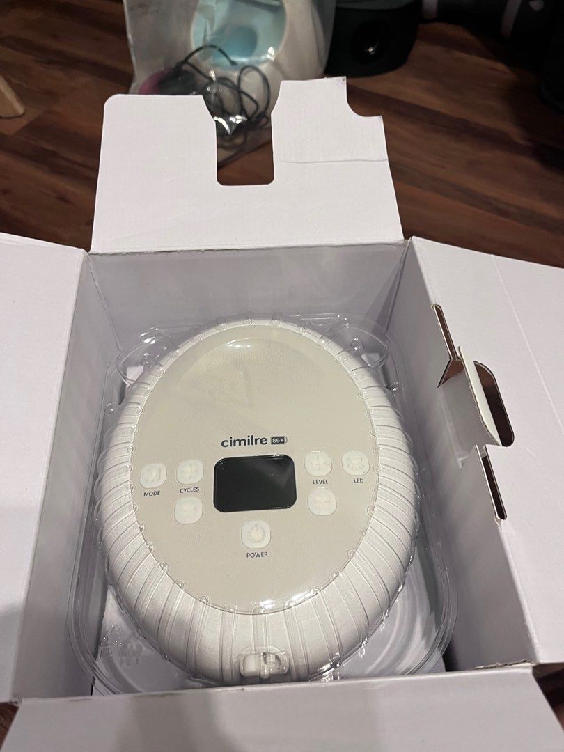 Cimilre S6 Plus Breast Pump (Category: Breastfeeding & Bottle Feeding) located in Singapore. Submitted by ribbox (Listing ID 1378901955, Image 1). Description: Brand new Cimilre S6 Plus breast pump. Comes with all original accessories, including bottles and power adapter. Battery-powered for convenience. Never used, still in original packaging. Perfect for new mothers! Comes with pump and 2 x bottles. Pumping accessories are all so probably shoul