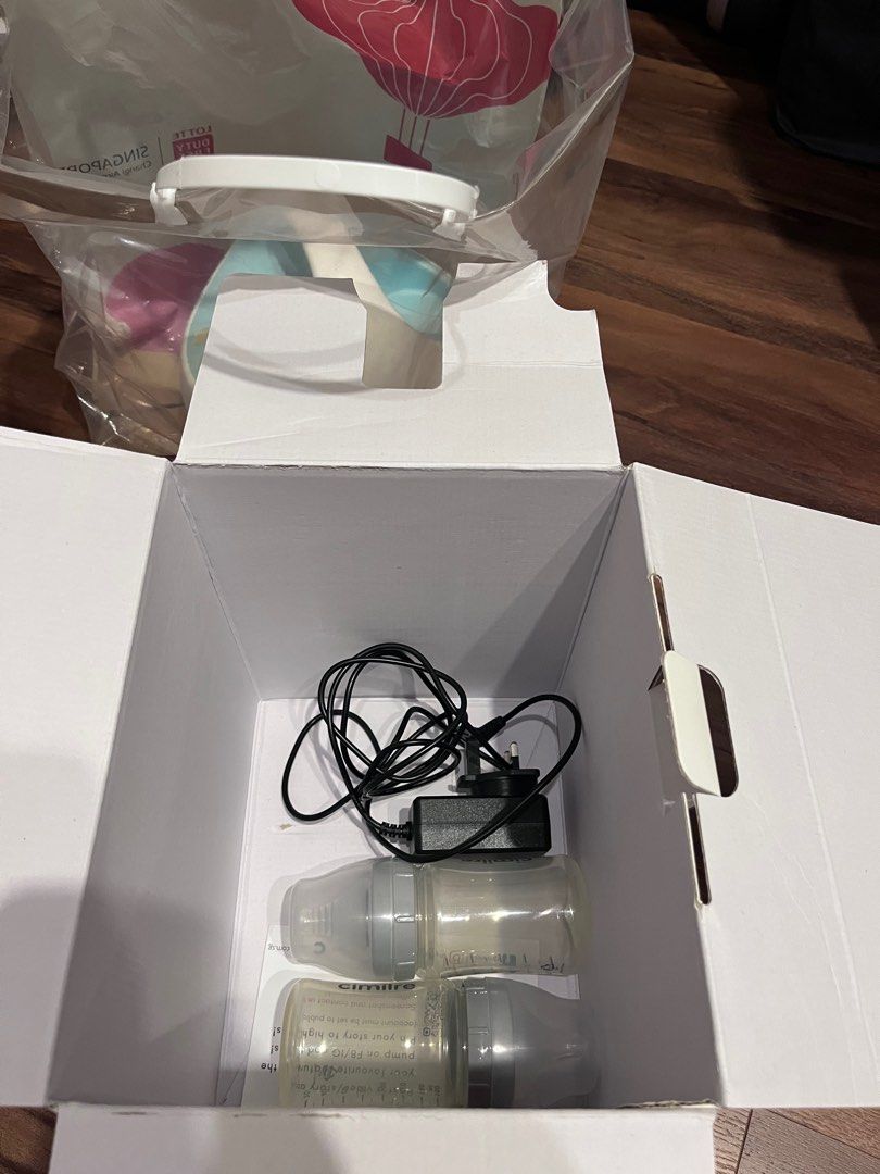 Cimilre S6 Plus Breast Pump (Category: Breastfeeding & Bottle Feeding) located in Singapore. Submitted by ribbox (Listing ID 1378901955, Image 2). Description: Brand new Cimilre S6 Plus breast pump. Comes with all original accessories, including bottles and power adapter. Battery-powered for convenience. Never used, still in original packaging. Perfect for new mothers! Comes with pump and 2 x bottles. Pumping accessories are all so probably shoul