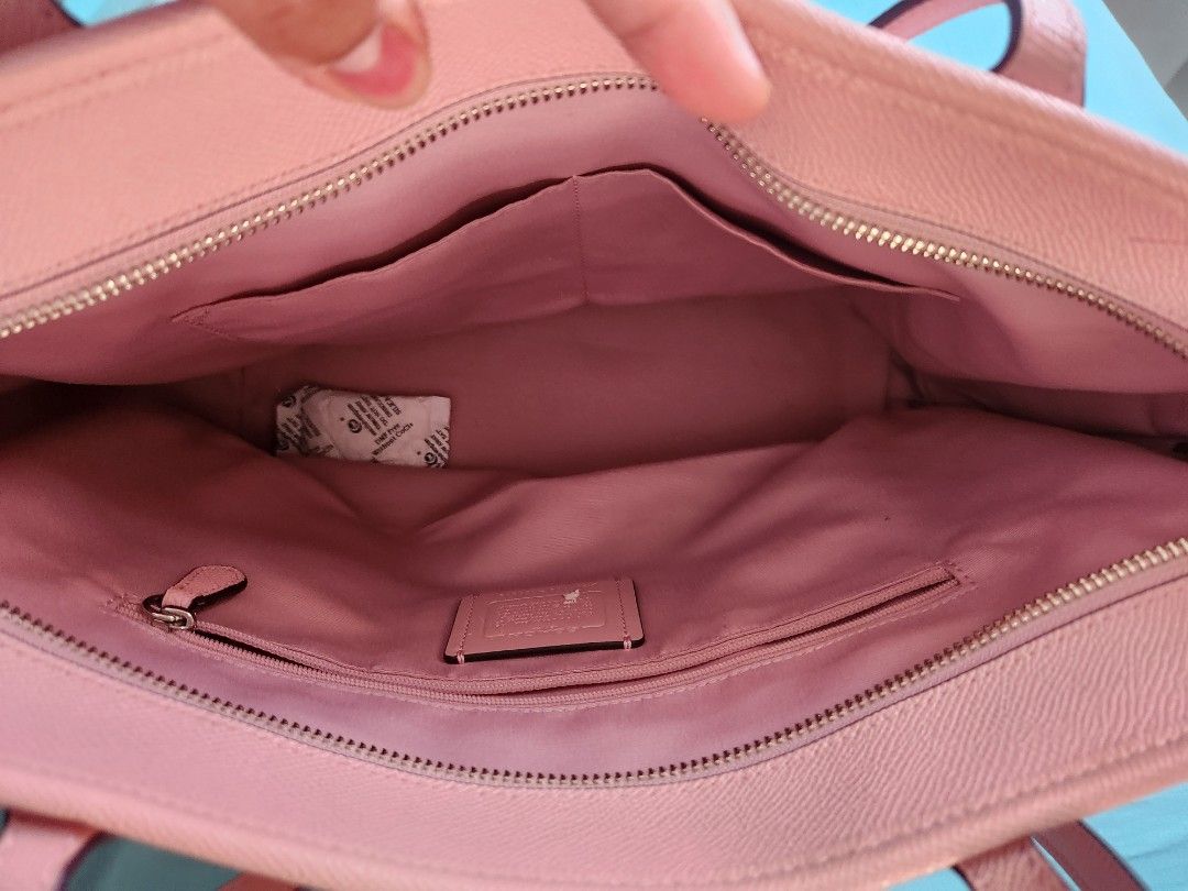 Authentic Coach Tote Bag (Category: Luxury Bags & Wallets) located in Tacloban City. Submitted by mdmommy (Listing ID 1378830402, Image 3). Description: Never used bag but has slight worn out logo inside the bag due to non-use can fit Ipad or 11- inch laptop and standard size books 📍 Tacloban city.