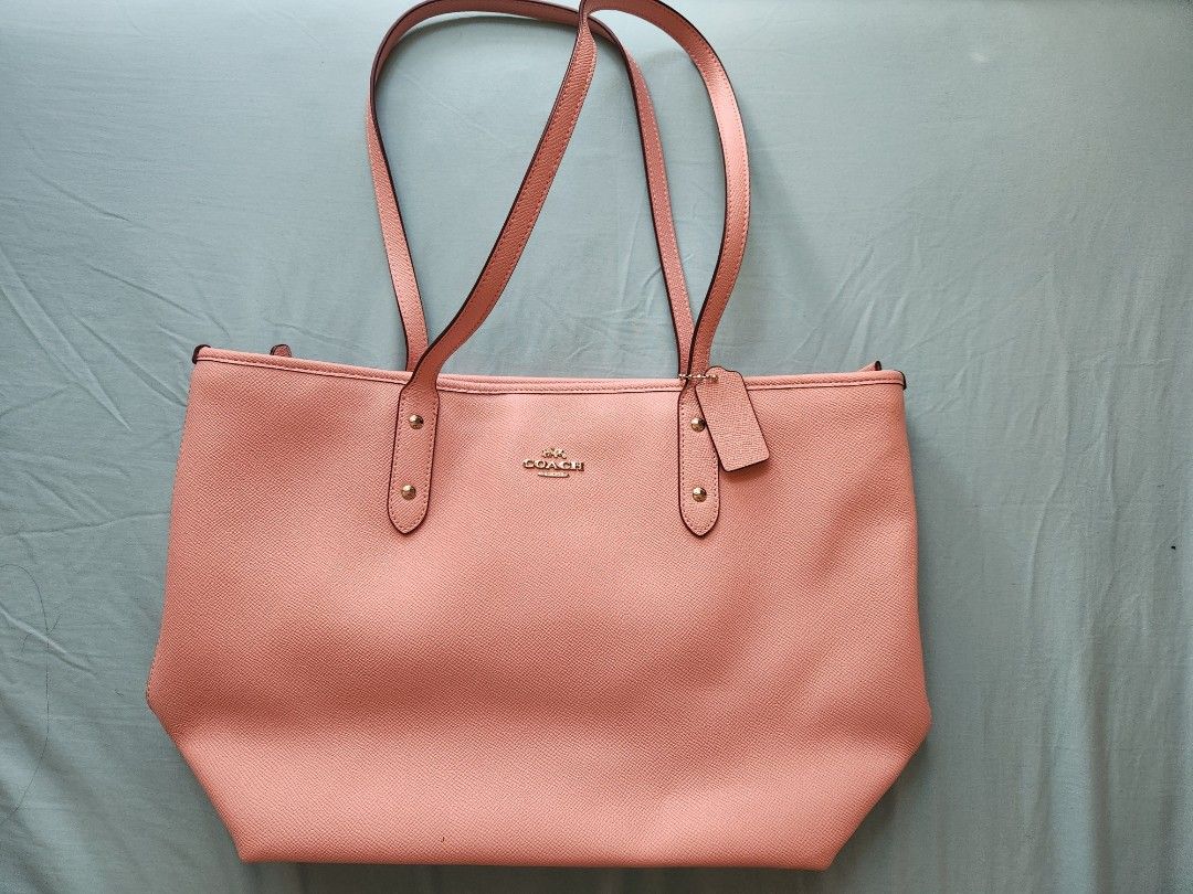Authentic Coach Tote Bag (Category: Luxury Bags & Wallets) located in Tacloban City. Submitted by mdmommy (Listing ID 1378830402, Image 1). Description: Never used bag but has slight worn out logo inside the bag due to non-use can fit Ipad or 11- inch laptop and standard size books 📍 Tacloban city.
