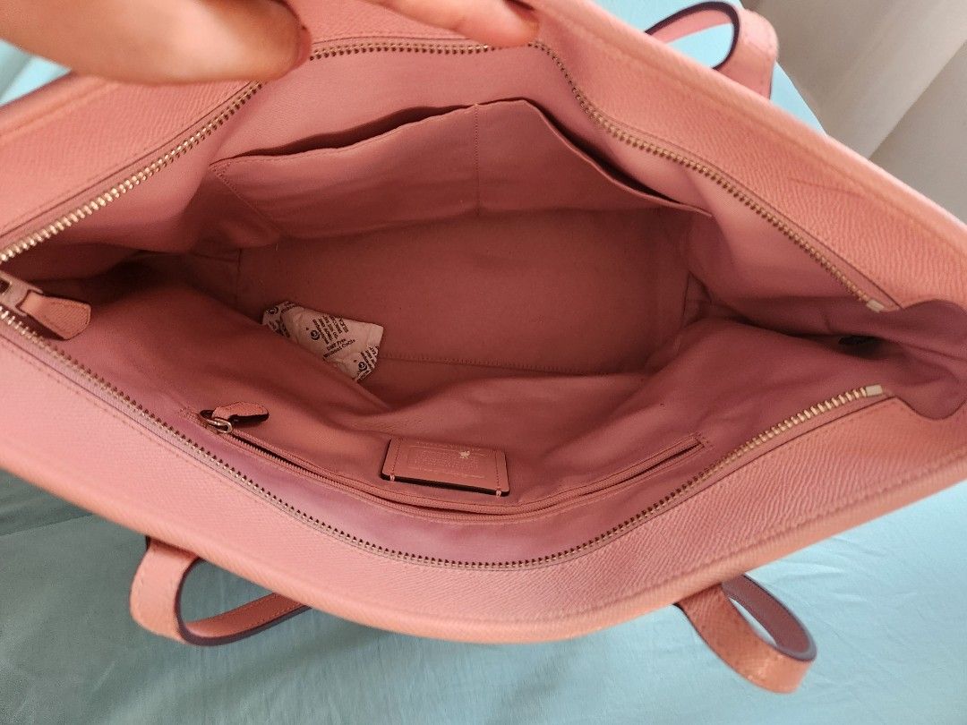 Authentic Coach Tote Bag (Category: Luxury Bags & Wallets) located in Tacloban City. Submitted by mdmommy (Listing ID 1378830402, Image 2). Description: Never used bag but has slight worn out logo inside the bag due to non-use can fit Ipad or 11- inch laptop and standard size books 📍 Tacloban city.