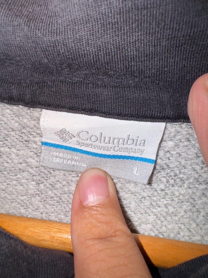 Columbia (Category: Coats, Jackets and Outerwear) located in Bacolod City. Submitted by darweenj (Listing ID 1378813556, Image 3). Description: No issue.
