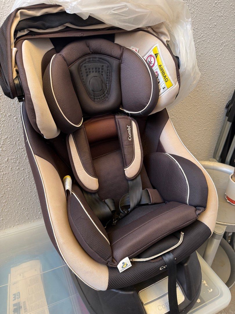 Combi Car Seat (Category: Car Seats) located in Singapore. Submitted by rene.goh (Listing ID 1378774064, Image 2). Description: This Combi car seat is in good condition. It has a brown and beige color scheme. The seat has a built-in sunshade. It has been well-maintained and is ready for use. Please see photos for details..