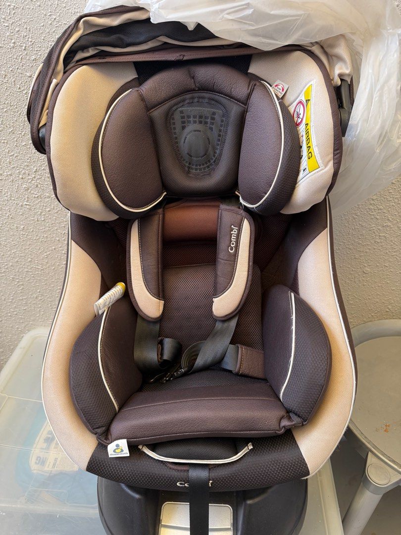 Combi Car Seat (Category: Car Seats) located in Singapore. Submitted by rene.goh (Listing ID 1378774064, Image 1). Description: This Combi car seat is in good condition. It has a brown and beige color scheme. The seat has a built-in sunshade. It has been well-maintained and is ready for use. Please see photos for details..