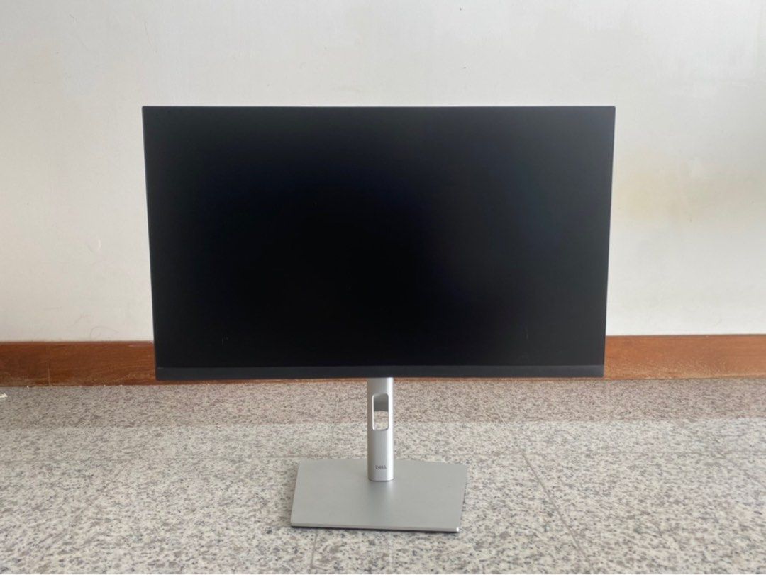 Dell 24" FHD Monitor P2422H (Category: Monitor Screens) located in Singapore. Submitted by james4950465449 (Listing ID 1378856402, Image 2). Description: Dell 24" FHD monitor, model P2422H. Features a 24-inch display with Full HD resolution (1920x1080) at 60Hz. Includes DisplayPort, HDMI, and USB ports. Comes with DisplayPort and USB cables. Excellent condition..