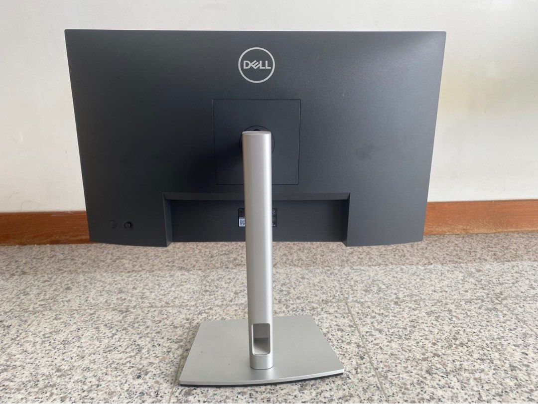 Dell 24" FHD Monitor P2422H (Category: Monitor Screens) located in Singapore. Submitted by james4950465449 (Listing ID 1378856402, Image 1). Description: Dell 24" FHD monitor, model P2422H. Features a 24-inch display with Full HD resolution (1920x1080) at 60Hz. Includes DisplayPort, HDMI, and USB ports. Comes with DisplayPort and USB cables. Excellent condition..