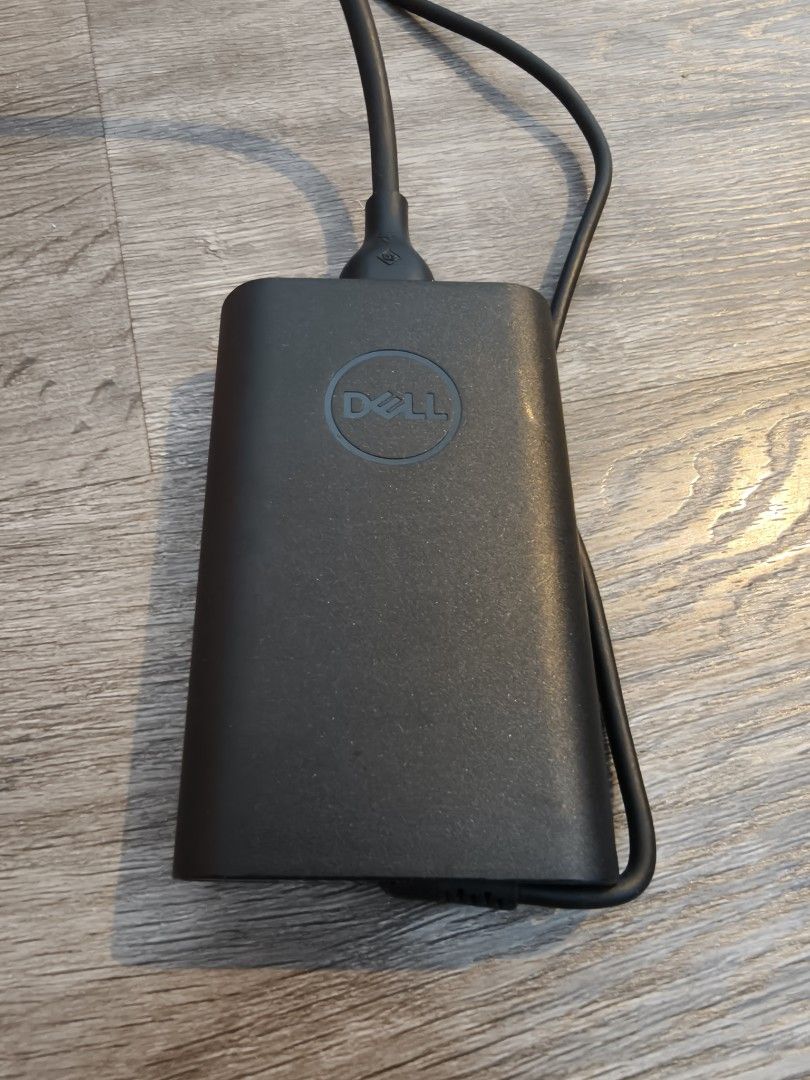 Dell Laptop cable (Category: Cables & Adaptors) located in Singapore. Submitted by donnie_man (Listing ID 1378818574, Image 1). Description: Dell laptop cable 65w Output 19.5v-3.34A.