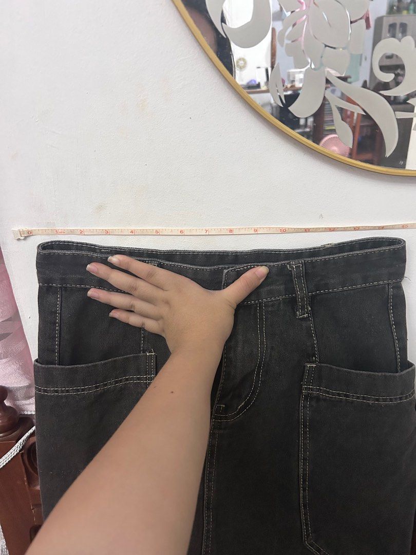 Denim Skirt (Category: Skirts) located in Cavite. Submitted by elledecluttersss (Listing ID 1378909889, Image 3). Description: No inner shorts Gcash payment only.