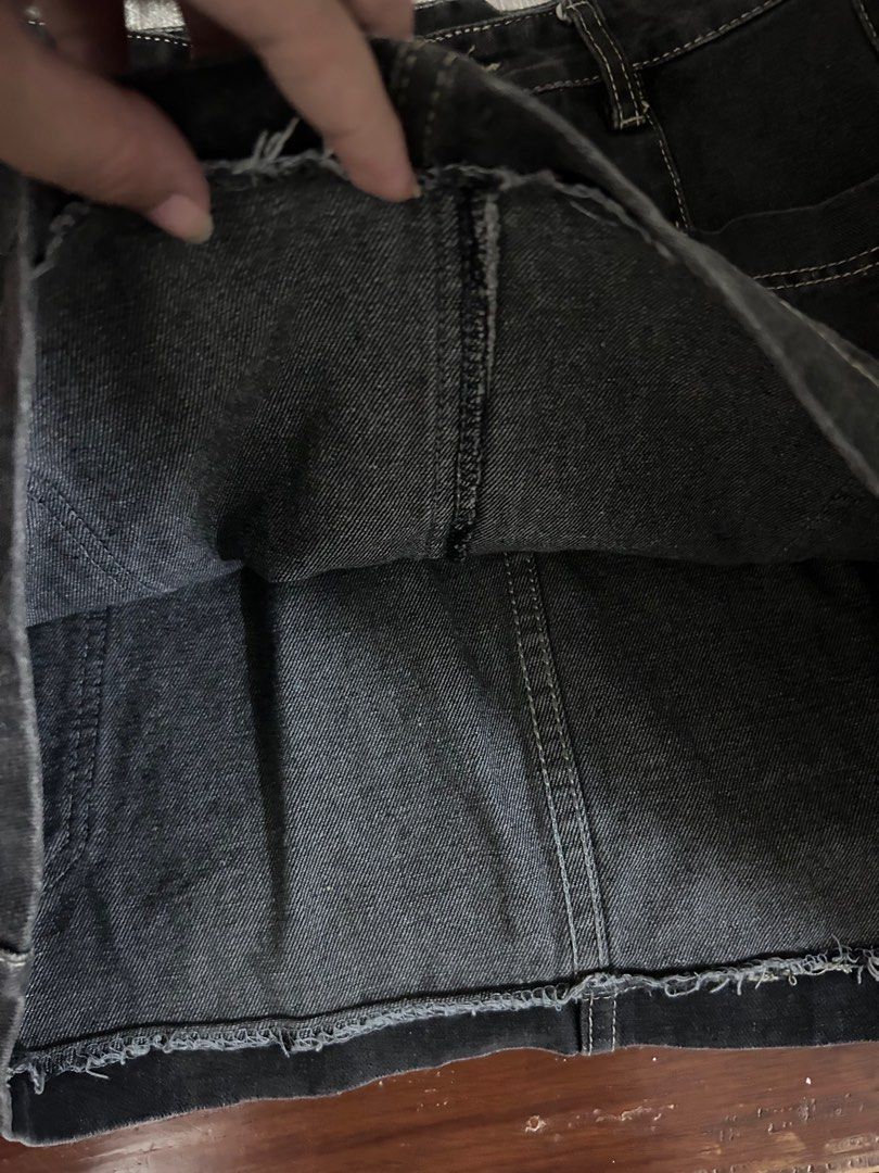 Denim Skirt (Category: Skirts) located in Cavite. Submitted by elledecluttersss (Listing ID 1378909889, Image 2). Description: No inner shorts Gcash payment only.