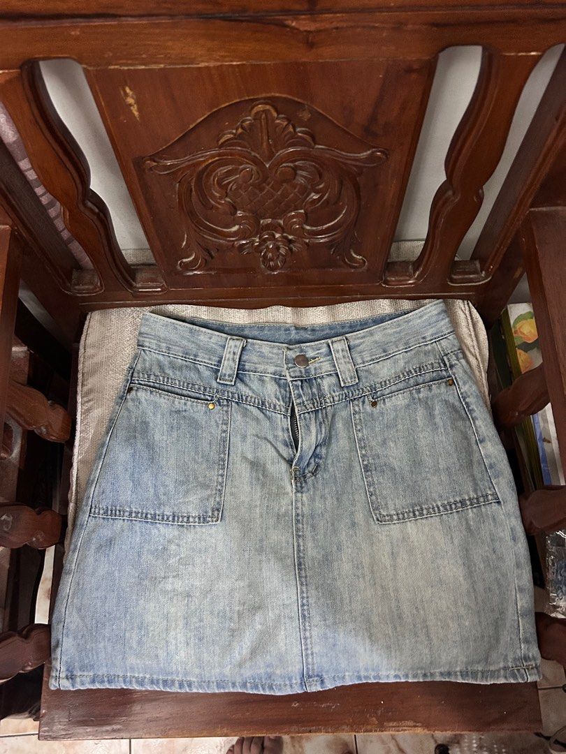 Denim Skirt (Category: Skirts) located in Cavite. Submitted by elledecluttersss (Listing ID 1378910041, Image 2). Description: Premium with inner shorts Gcash payment only 30 on medida.