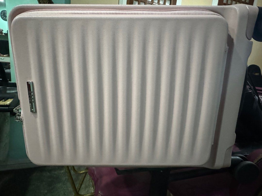 Elle Luggage Pink (Category: Luggage) located in Quezon City. Submitted by lilirae21 (Listing ID 1378754770, Image 3). Description: With laptop compartment. Used only once. Minor flaw on the last photo.