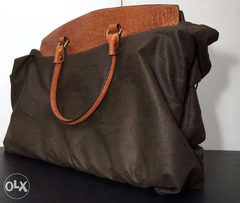 Fino Leatherware Shoulder Bag Brown (Category: Luxury Bags & Wallets) located in Quezon City. Submitted by ramonm. (Listing ID 1378825524, Image 2). Description: FINO Leatherware -Transcending two decades of classic style through enduring leather -Shoulder Bag (Brown) Dimension: 16” (Length) 4” (Width) 10” (Height) CHAT or TEXT only for inquiries.