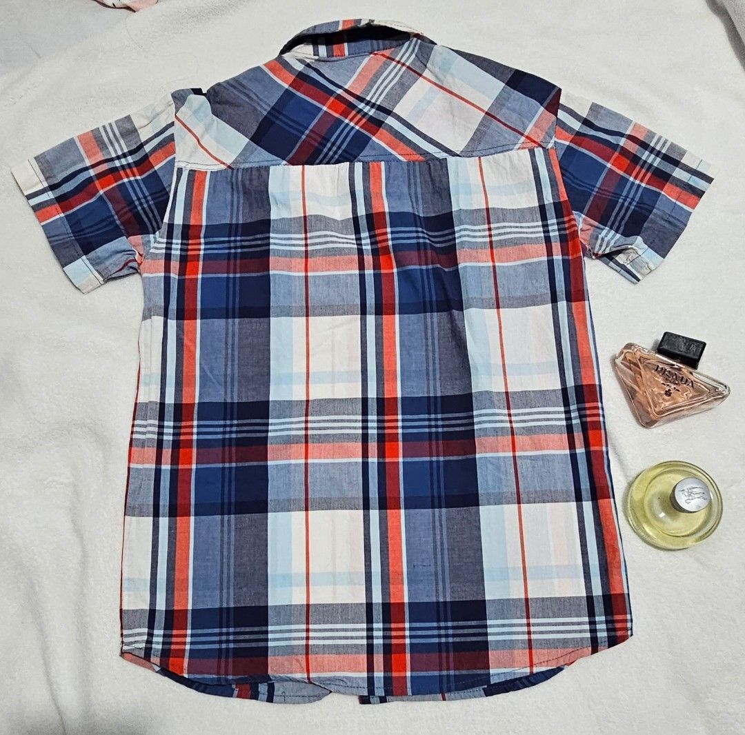 For saLe: Osh Kosh Polo (Category: Activewear) located in Manila. Submitted by lamsenmic67411 (Listing ID 1378886810, Image 2). Description: Parang bago pa po. Landmark: Pineda ELem Sch (Pasig City).
