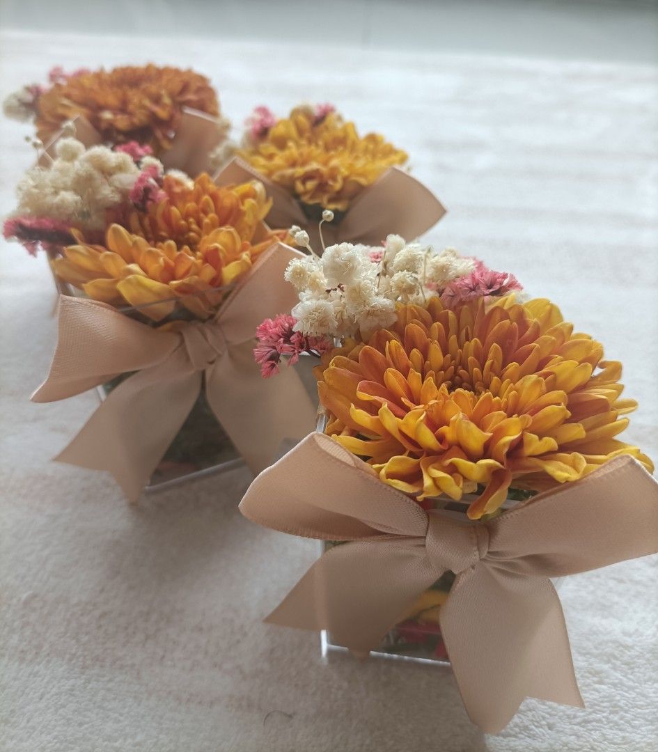 Fresh Bunga Rampai' Acrylic Box with Fresh Flowers, Hobbies & Toys ...