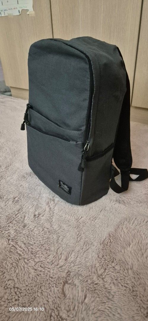 Functional backpack (Category: Backpacks) located in Singapore. Submitted by fizrinz (Listing ID 1378823271, Image 1). Description: .