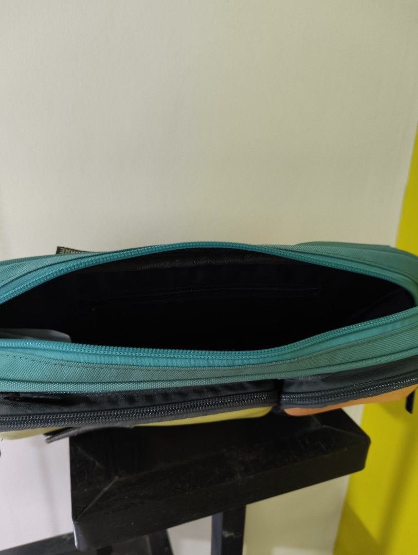 Geekshare Nintendo Switch Messenger Bag (Category: Cases & Covers) located in Muntinlupa City. Submitted by tophtejada (Listing ID 1378771584, Image 2). Description: - Dimensions: 10.24"L x 5.91"H x 2.36"W - Adjustable shoulder strap - Fits one Nintendo Switch in the main pocket - Used once.