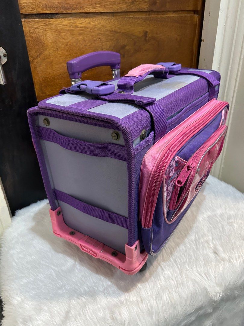 Hawk Large school stroller bag (Category: Strollers) located in Manila. Submitted by sofyzticada (Listing ID 1378834922, Image 2). Description: 100% Original. 48 hours reservation only. Payment first policy. MOP: Gcash or Bank transfer MOD: Lalamove or Flash express.