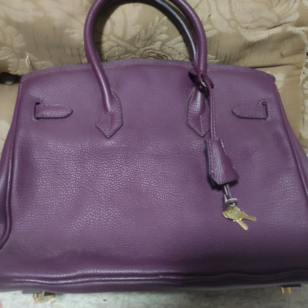 Hermes birkin (Category: Luxury Bags & Wallets) located in Antipolo. Submitted by angelantipz (Listing ID 1378901614, Image 2). Description: I'm selling Hermes birkin bag authenticity not sure almost new inclusion : bag keys dust bag very nice in actual no flaws slightly negotiable.