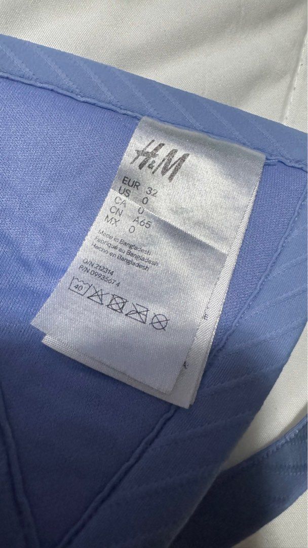 H&m bikini set (Category: Bikinis & Swimsuits) located in Cavite. Submitted by shop.ellie8 (Listing ID 1378907769, Image 3). Description: H&m Top 32 Bottom 34 Rush sale #bikini.
