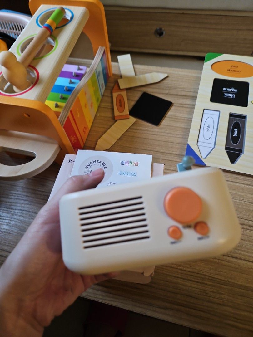Huriz mini record bluetooth speaker HR-RT100 (Category: Portable Music Players) located in Makati City. Submitted by preloved.christine (Listing ID 1378759165, Image 2). Description: opened box only to take a pic.