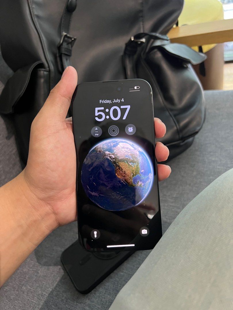 Iphone 15 128gb fu (Category: iPhone 15 Series) located in Quezon City. Submitted by tyler8. (Listing ID 1378731808, Image 2). Description: Iphone 15 128gb Open line “ Black “ - 28,500 Open for swap to any ios 92% battery health Hongkong variant (Ch) No performance issue All are perfectly working Honest issue is yung maliit na paintchip lang sa taas ng cam (See pics) Included Case,cord & unit itself Open for meetup: Within Marikina- Qc gateway cu