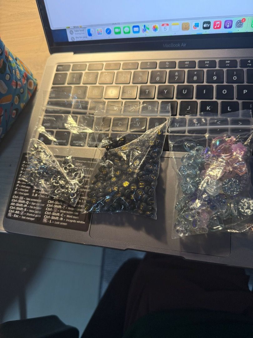 Iridescent Acrylic Beads - Heart, Flower, and More (Category: Craft Supplies & Tools) located in Singapore. Submitted by ryianna_22 (Listing ID 1378864237, Image 1). Description: selling this pre love and clearing it is about to $4-10.