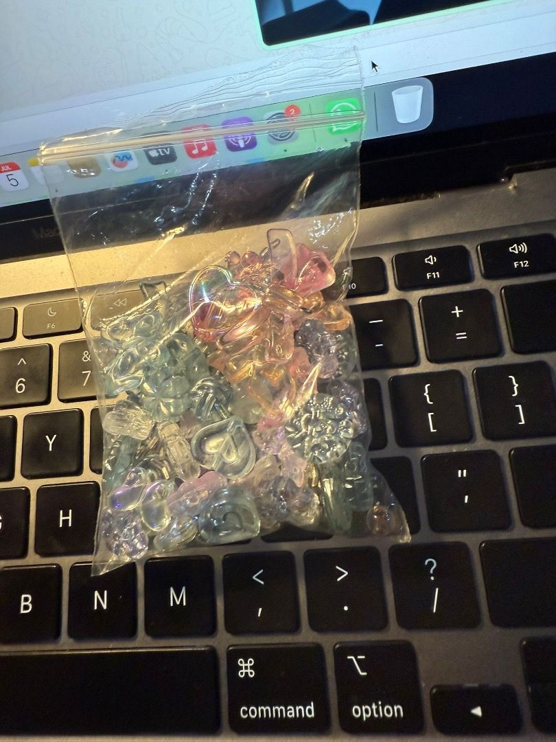 Iridescent Acrylic Beads - Heart, Flower, and More (Category: Craft Supplies & Tools) located in Singapore. Submitted by ryianna_22 (Listing ID 1378864237, Image 2). Description: selling this pre love and clearing it is about to $4-10.