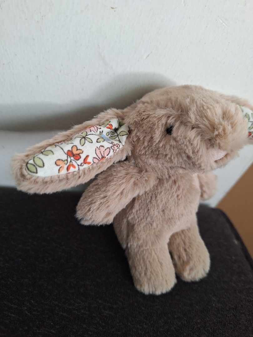 Jellycat Beige Bunny Keychain (Category: Toys & Games) located in Singapore. Submitted by jane101929 (Listing ID 1378742687, Image 2). Description: - Adorable Jellycat bunny keychain - Soft, plush exterior - Features floral patterned ears - Includes a silver keyring - Comes with Jellycat tag - Perfect for keys or bags.