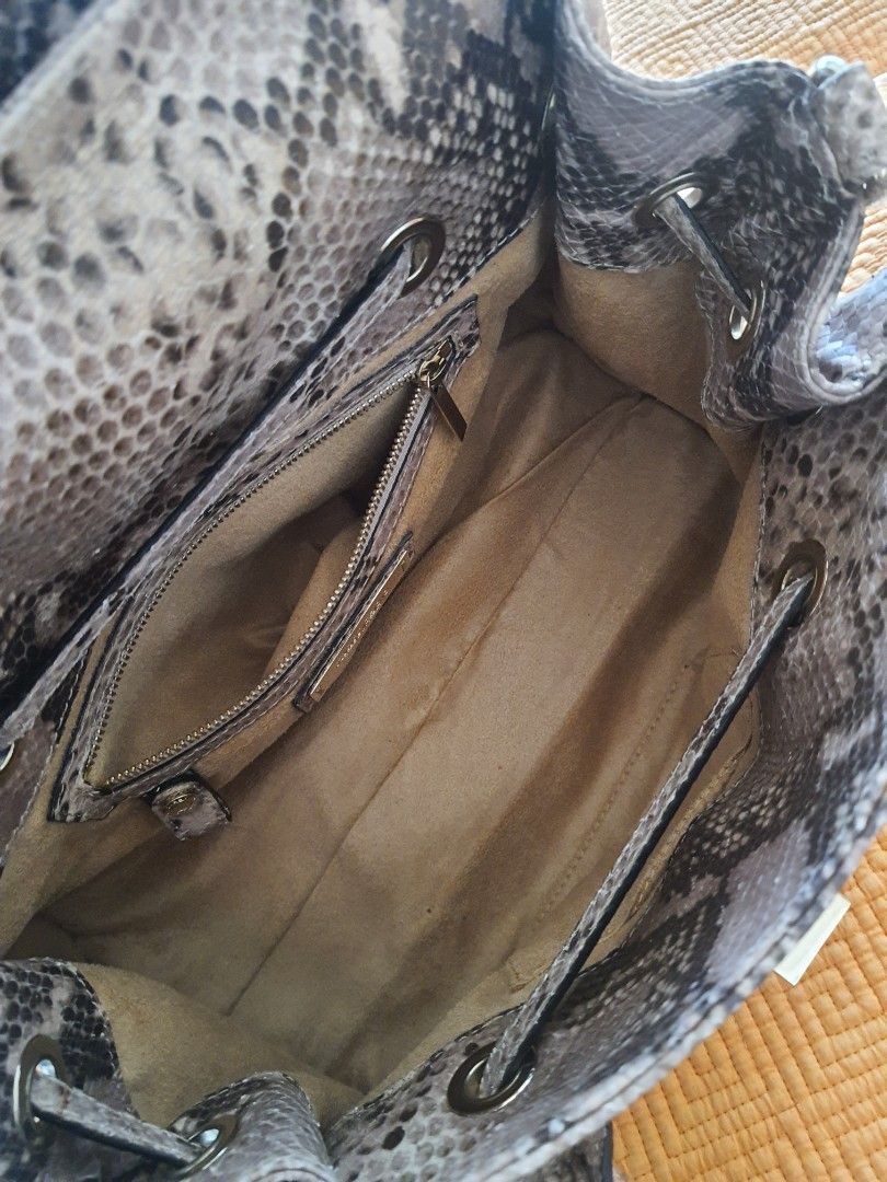 JIMMY CHOO ROSALIE BAG (Category: Luxury Bags & Wallets) located in Mandaluyong City. Submitted by shark198 (Listing ID 1378837125, Image 2). Description: Height : 8.27 inch (21 cm) Width : 11.42 inch (29 cm) - 12.2 inch (31 cm) Depth : 6.3 inch (16 cm) Handle : 3.54 inch (9 cm) Weight : 901g authentic and almost brand new condition.
