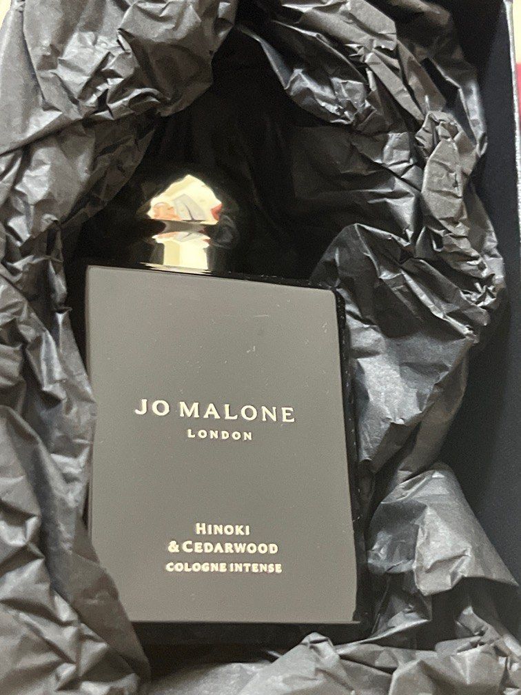由 vodka25 (刊登 ID 1378827051，圖片 2) 提交，位於 台北市 (Taipei) 的 Jo Malone London 檜木與雪松芳醇香水50ml, Hinoki & Cedarwood Cologne Intense (類別：香水、體香劑)，說明：Jo Malone London 檜木與雪松芳醇香水50ml （台灣售價5750元） 真的只噴過一次，5月底在國外專櫃購買結果最後跟櫃姐講錯瓶….回國發現悲劇，這味道我不喜歡，近乎99全新有盒子，喜歡的朋友請把他帶回家吧。