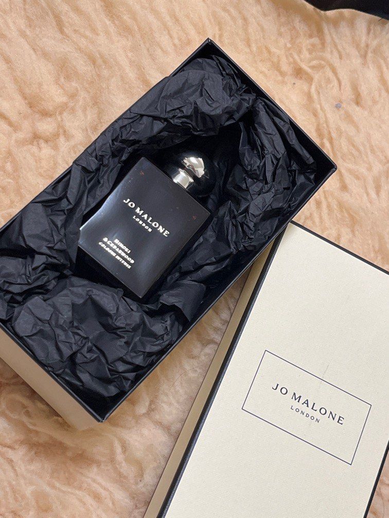 由 vodka25 (刊登 ID 1378827051，圖片 1) 提交，位於 台北市 (Taipei) 的 Jo Malone London 檜木與雪松芳醇香水50ml, Hinoki & Cedarwood Cologne Intense (類別：香水、體香劑)，說明：Jo Malone London 檜木與雪松芳醇香水50ml （台灣售價5750元） 真的只噴過一次，5月底在國外專櫃購買結果最後跟櫃姐講錯瓶….回國發現悲劇，這味道我不喜歡，近乎99全新有盒子，喜歡的朋友請把他帶回家吧。