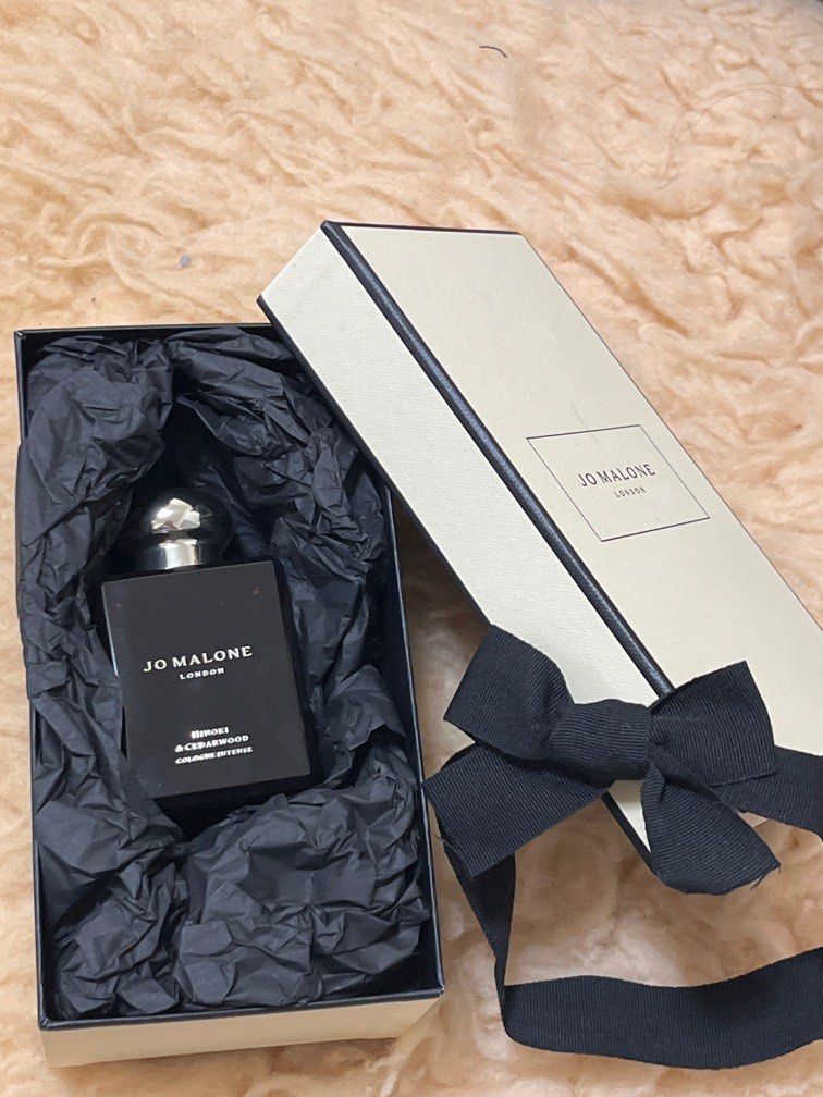 由 vodka25 (刊登 ID 1378827051，圖片 3) 提交，位於 台北市 (Taipei) 的 Jo Malone London 檜木與雪松芳醇香水50ml, Hinoki & Cedarwood Cologne Intense (類別：香水、體香劑)，說明：Jo Malone London 檜木與雪松芳醇香水50ml （台灣售價5750元） 真的只噴過一次，5月底在國外專櫃購買結果最後跟櫃姐講錯瓶….回國發現悲劇，這味道我不喜歡，近乎99全新有盒子，喜歡的朋友請把他帶回家吧。