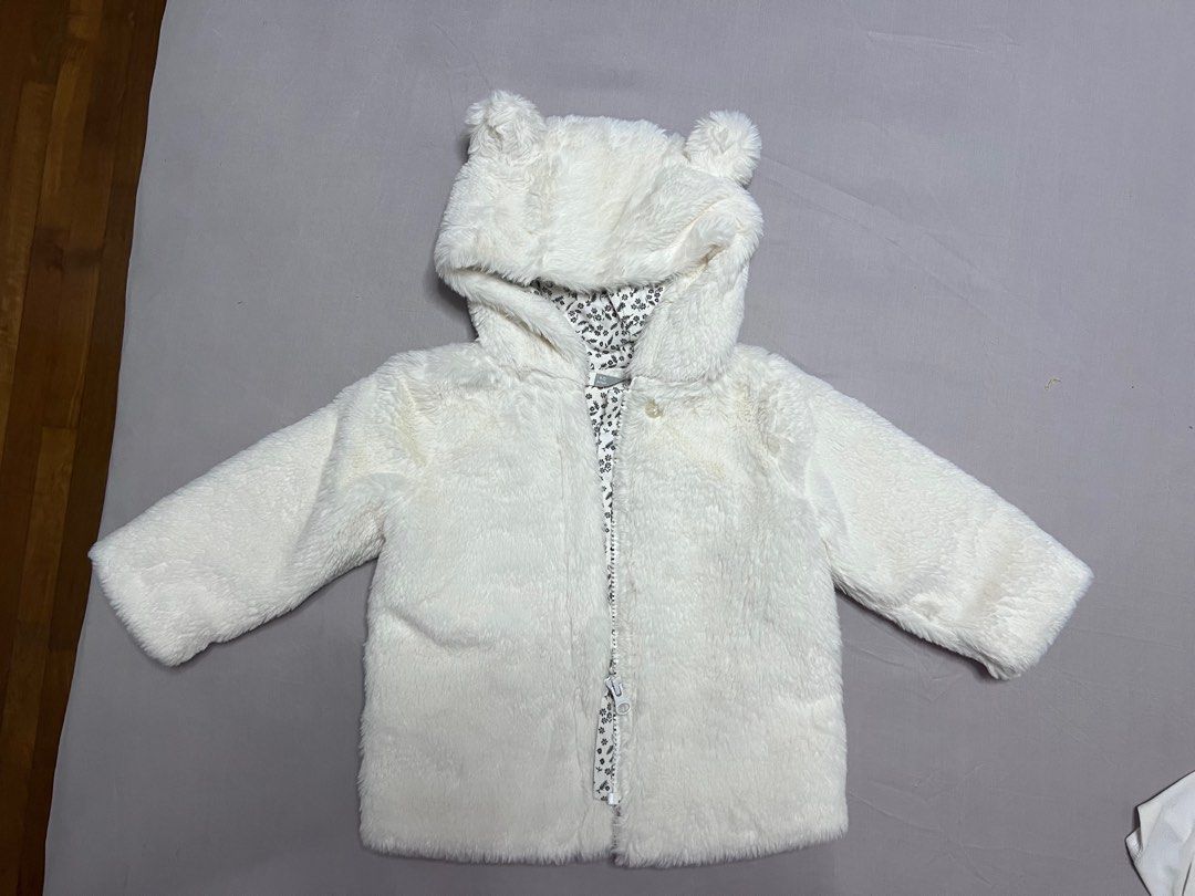 John Lewis Bear fur Coat 9-12 Months (Category: Babies & Kids Fashion) located in Singapore. Submitted by dkoh123 (Listing ID 1378839402, Image 1). Description: Adorable white bear coat from John Lewis. Features a cozy faux fur exterior and a floral patterned lining. Includes a hood with bear ears. Suitable for babies aged 9-12 months. In excellent condition, perfect for keeping your little one warm and stylish..