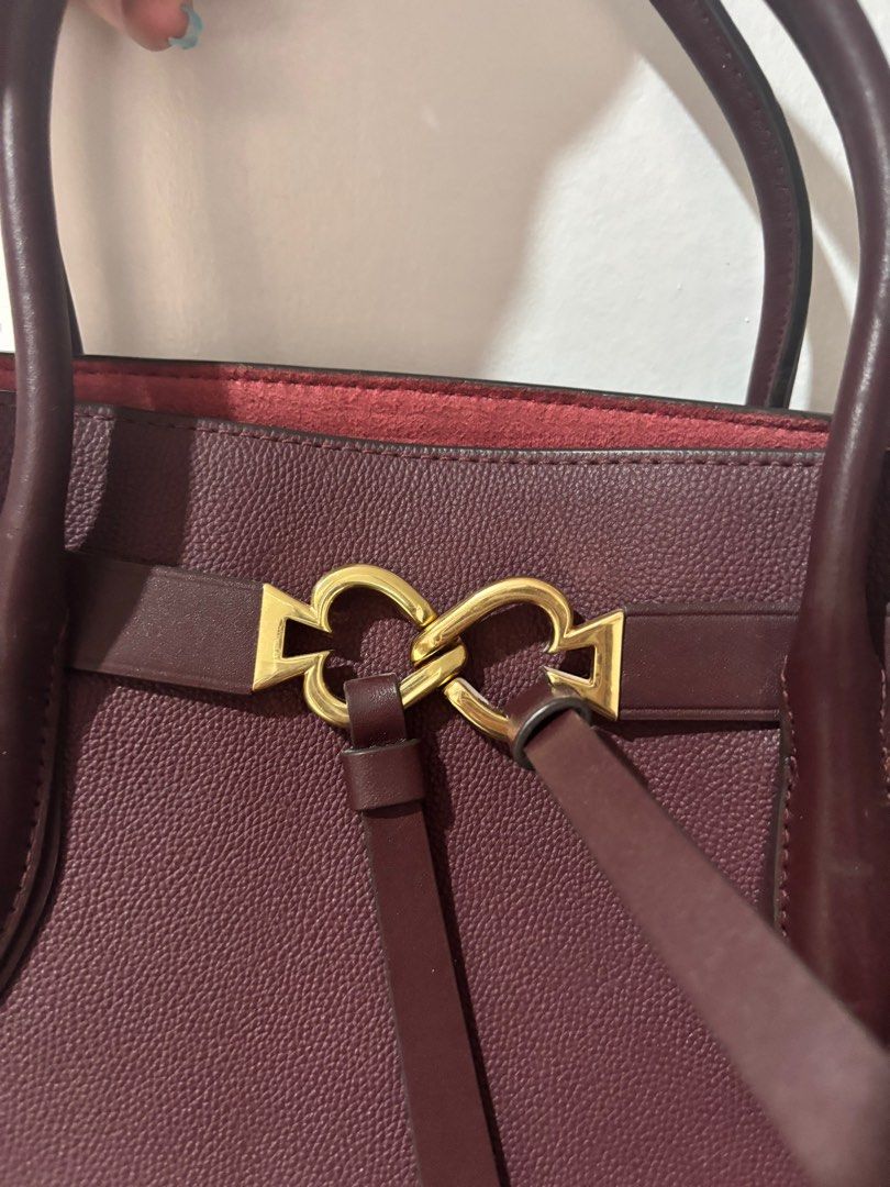 Kate Spade Satchel (Category: Cross-body Bags) located in Marikina City. Submitted by cessyr (Listing ID 1378803525, Image 2). Description: .